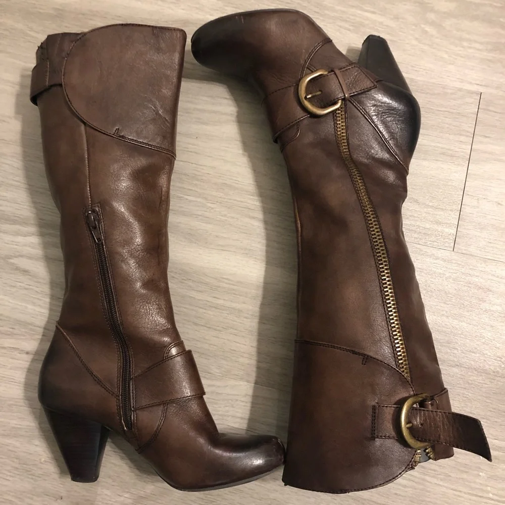 Arturo Chiang | size 7.5 | At-Vera heeled leather brown boots - Picture 2 of 13